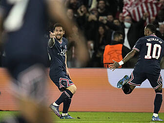 WATCH | Messi scores first goa...
